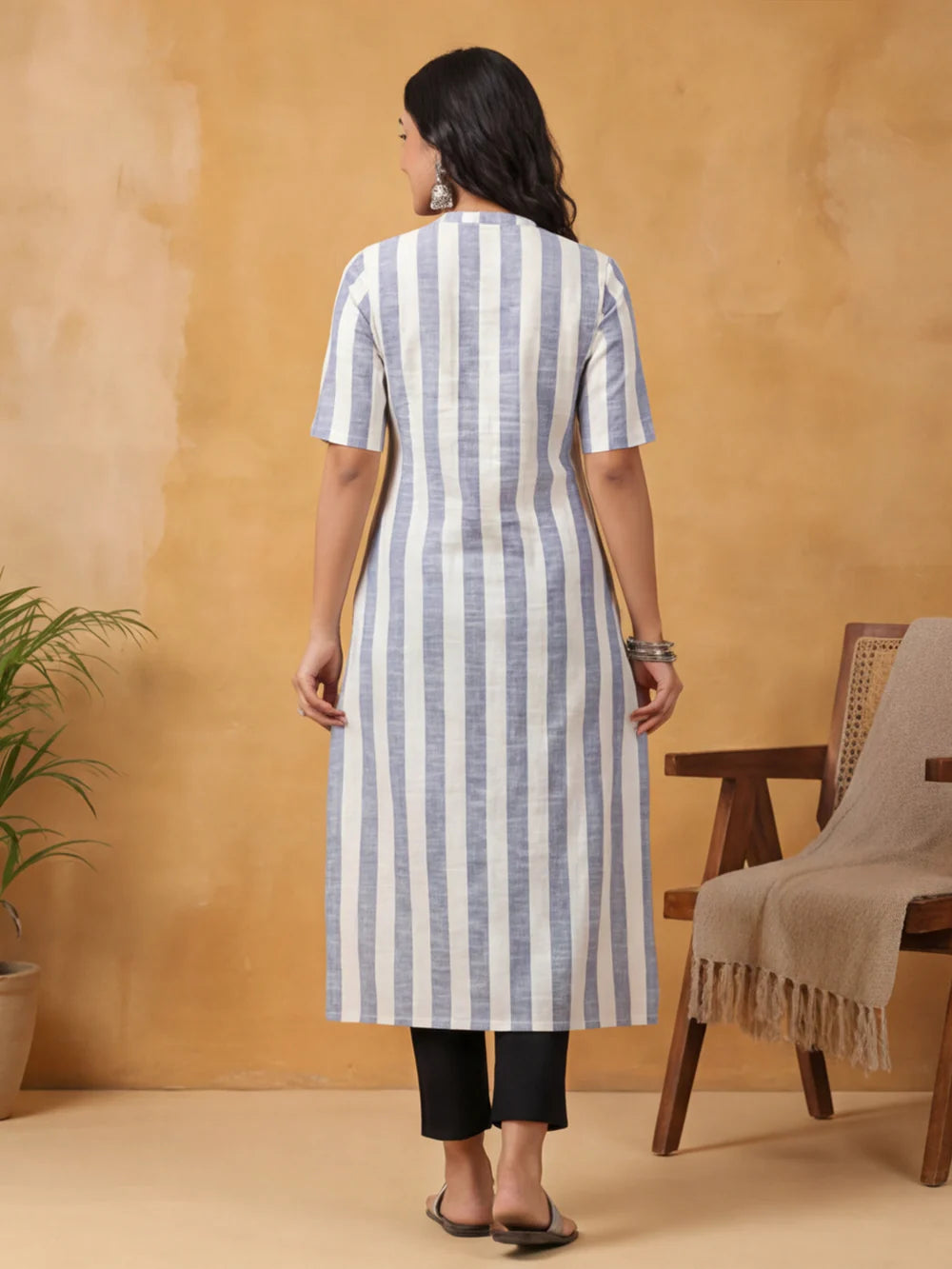 Women White & Blue Striped Straight Kurta