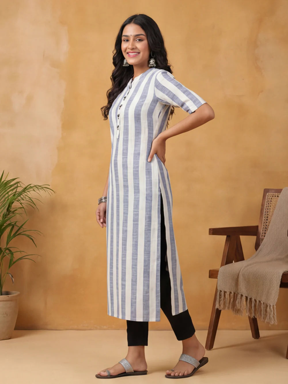 Women White & Blue Striped Straight Kurta