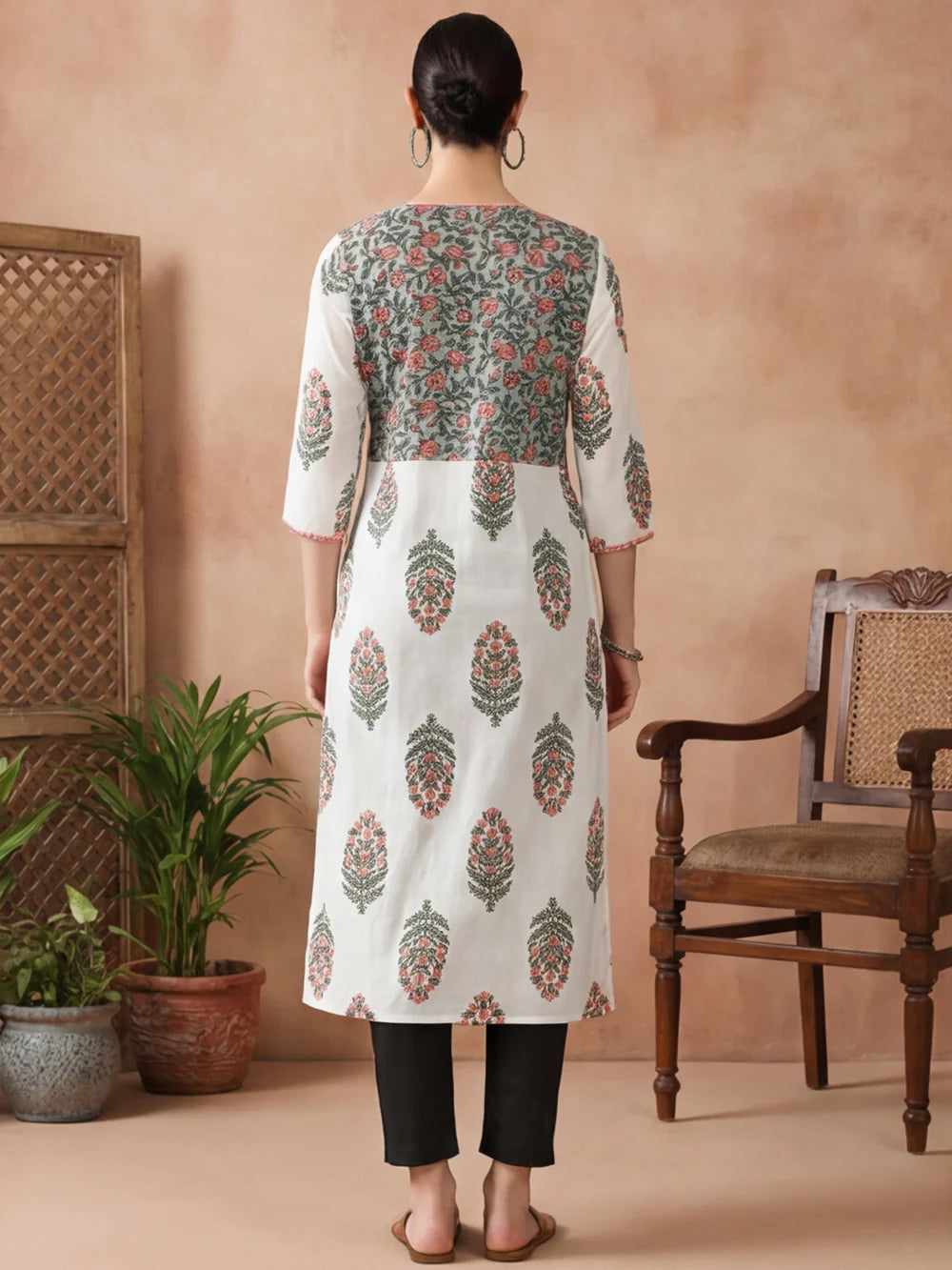 Women Off-White & Pink Printed Straight Kurta