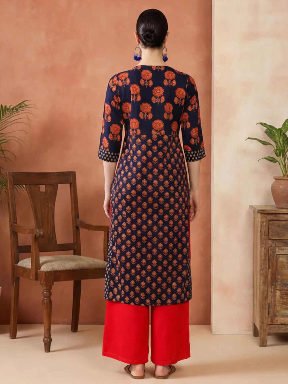 Women Navy Blue Printed Straight Kurta With Thread Work