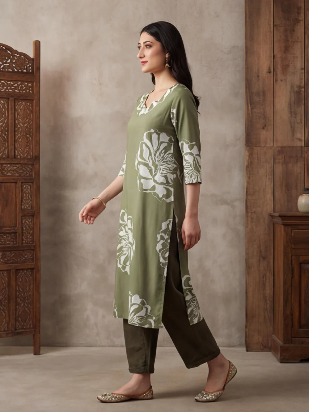 Floral Embroidered Straight Pure Cotton Kurta