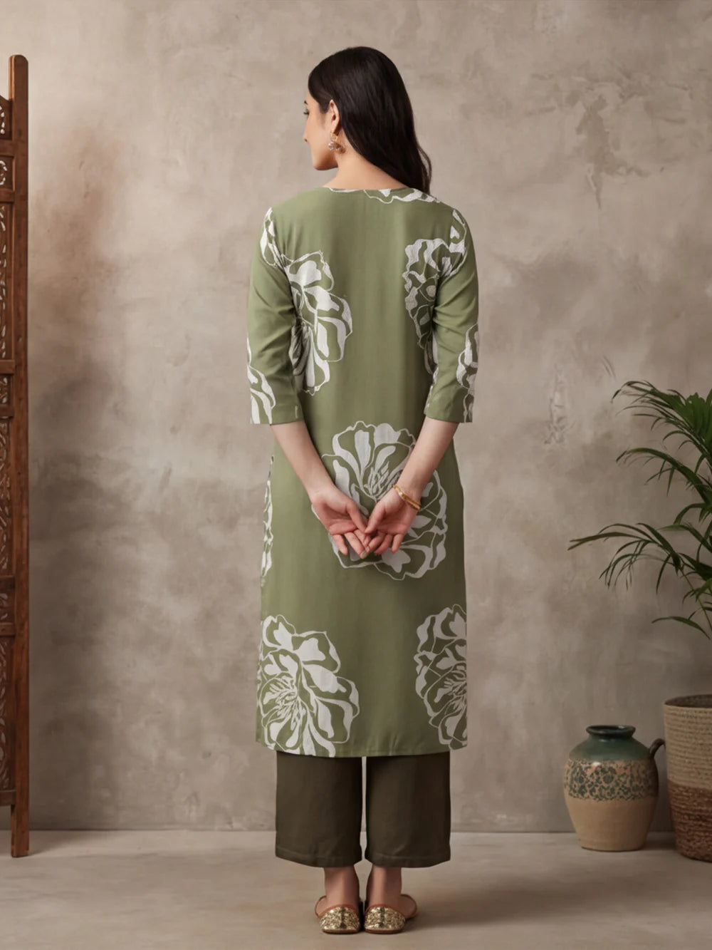 Floral Embroidered Straight Pure Cotton Kurta