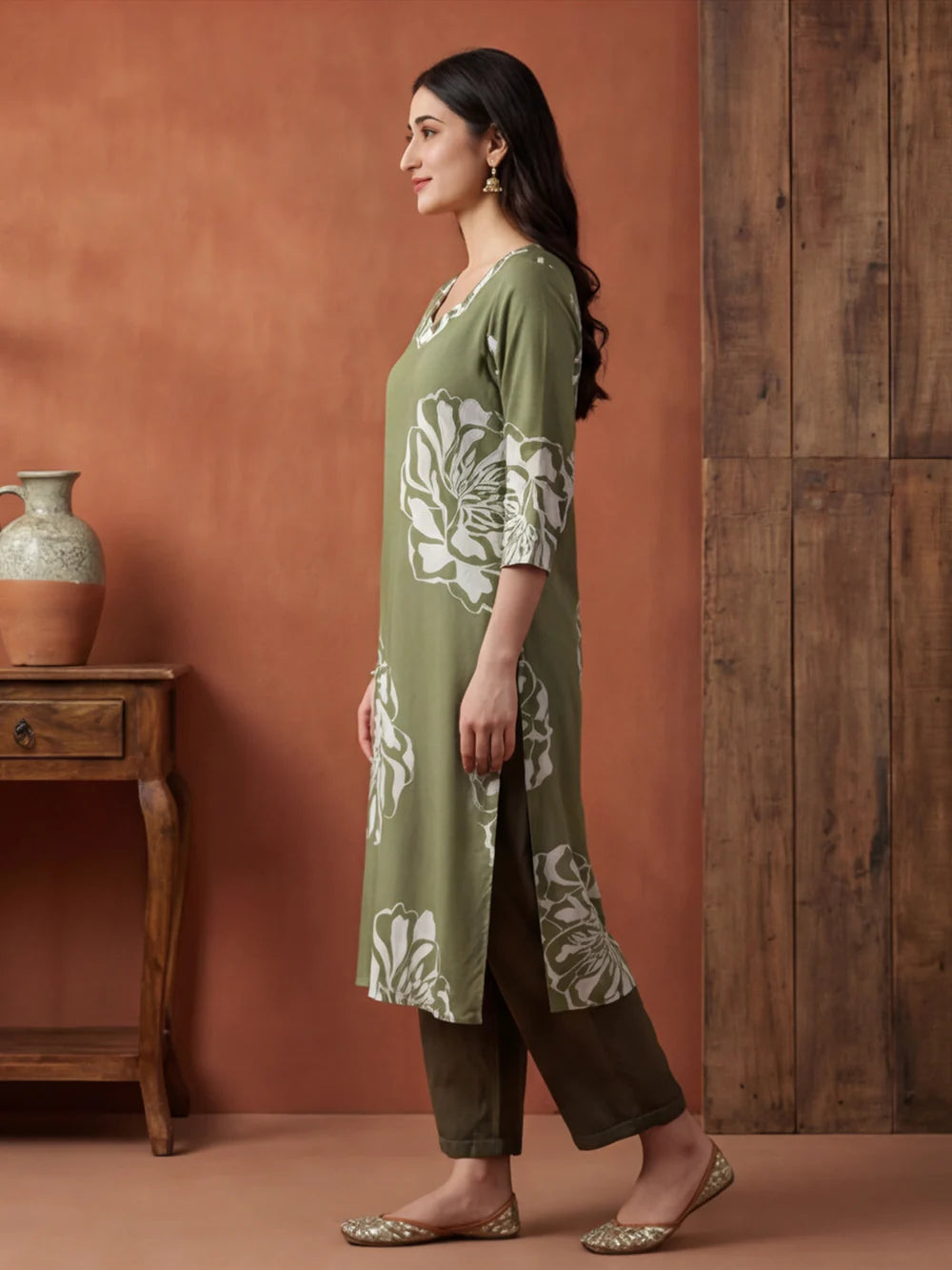 Floral Embroidered Straight Pure Cotton Kurta